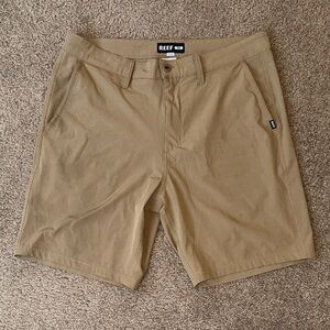 Reef Men's Khaki Flat Front Shorts Size 33
